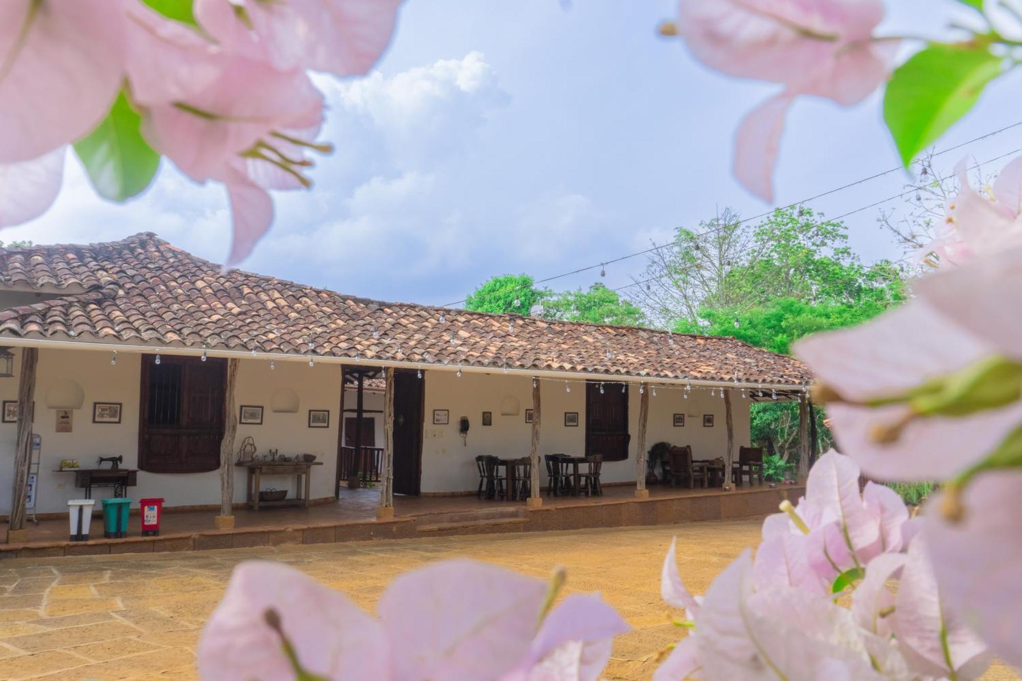 Hotel Hacienda Macedonia Barichara Eksteriør bilde